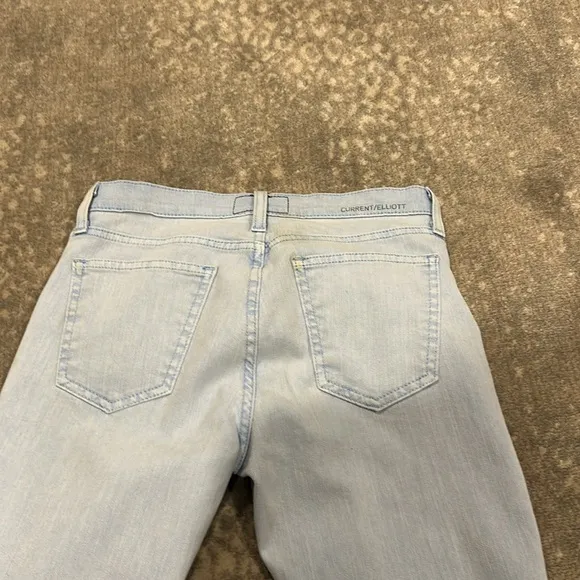 Current Elliott, the side slit stiletto light blue jean size 25
