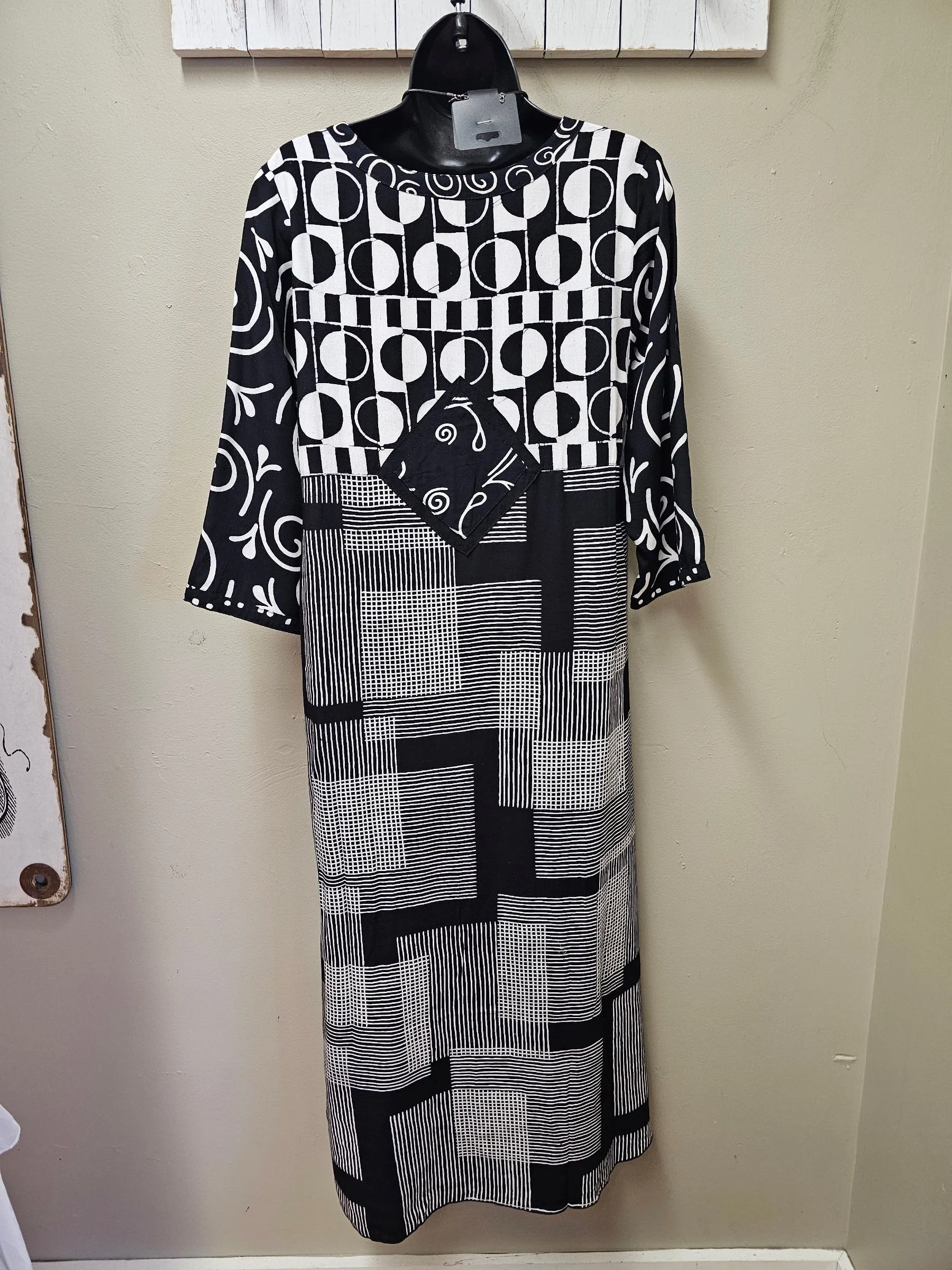 FINAL SALE WAS $159.99  Gorgeous Geometric Design Black & White 3/4 Sleeves Dress