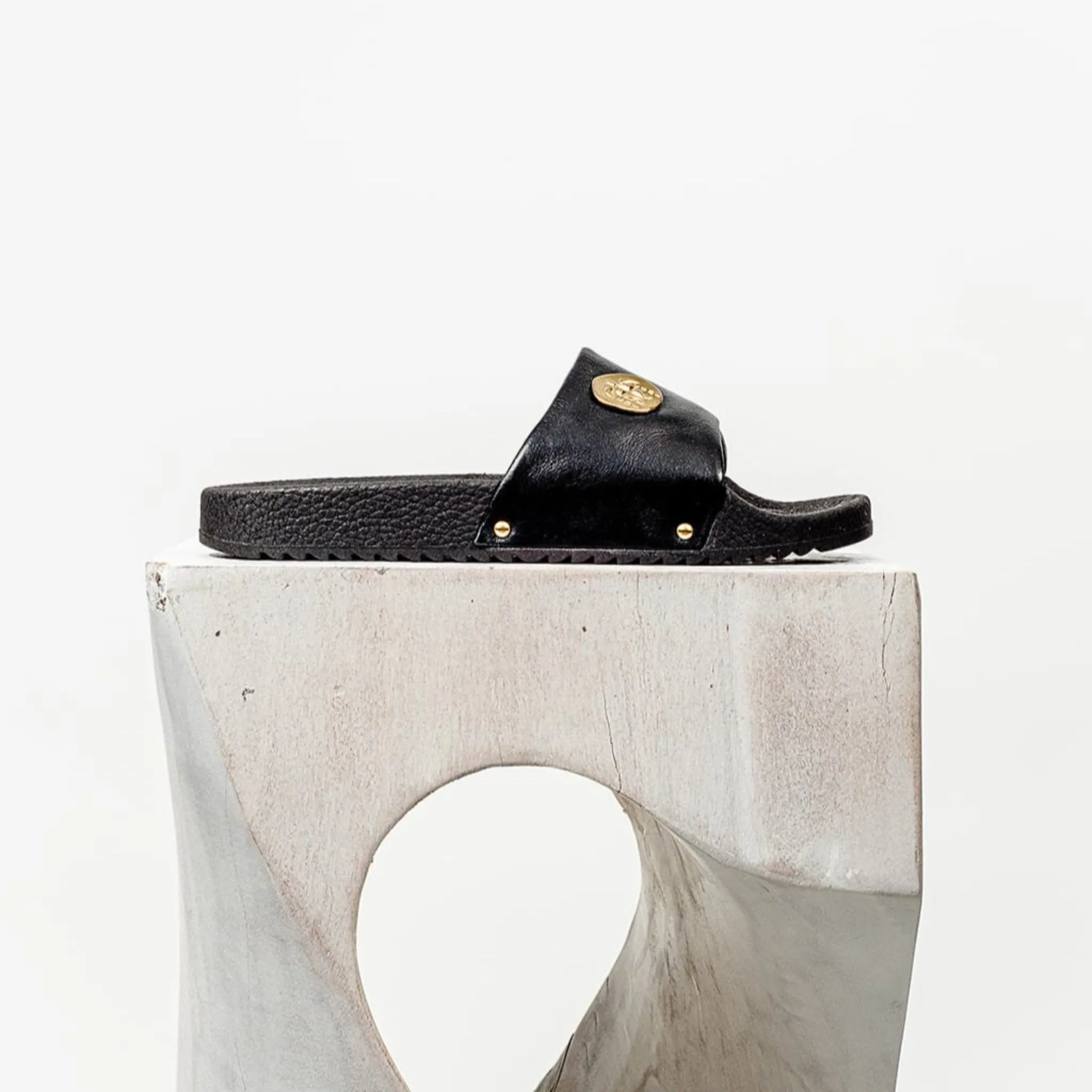 Pisina | Black