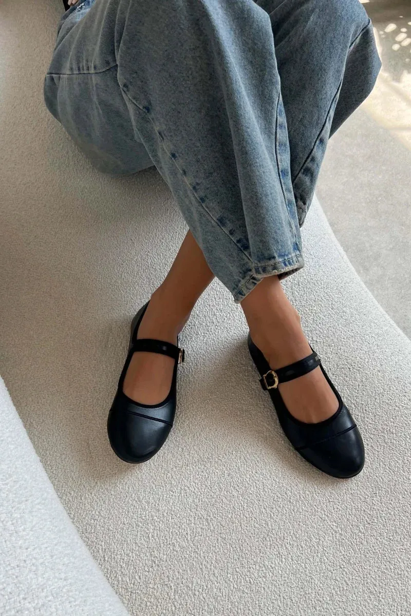 Zoe Flats